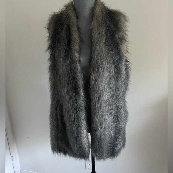 Express Jackets & Blazers - Express Faux Fur Vest. Size Small